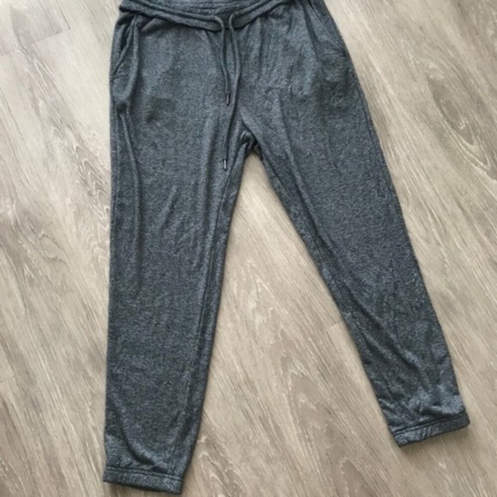 Max Studio Performance Jogger pant. Dark Gray. Large. Streetwear. Comfy.